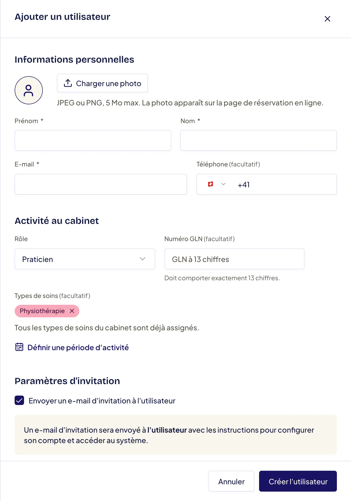 Fenêtre « Ajouter un utilisateur » : Prénom, Nom, E-mail et Téléphone, puis Activité au cabinet avec le Rôle (Praticien ou Administrateur), le Numéro GLN, les Types de soins et le lien « Définir une période d’activité », et enfin la case « Envoyer un e-mail d’invitation à l’utilisateur » cochée et le bouton « Créer l’utilisateur ».
