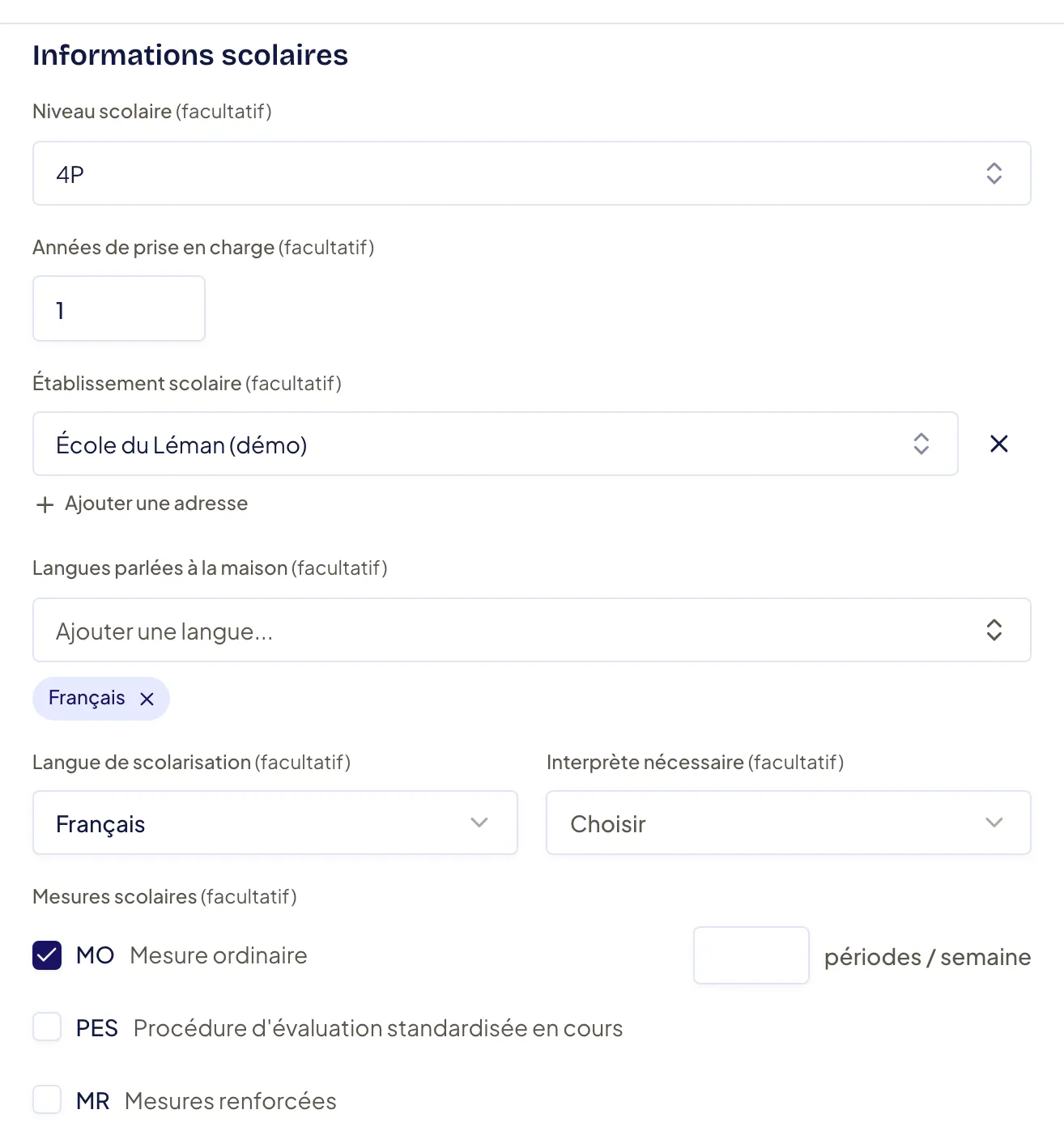 Dialogue Modifier le patient, partie Informations scolaires : Niveau scolaire, Années de prise en charge, Établissement scolaire, Langues parlées à la maison, Langue de scolarisation et Interprète nécessaire, puis Mesures scolaires avec MO cochée et son nombre de périodes par semaine, PES et MR.